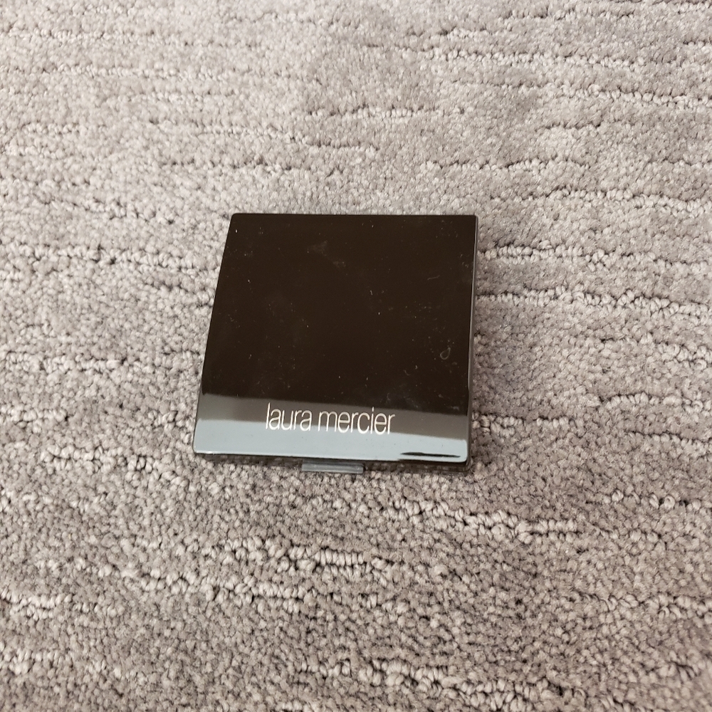 LAURA MERCIER bronzer